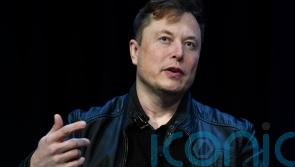  Elon Musk reaches agreement with Twitter to purchase the platform