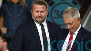 Man Utd chief executive Richard Arnold meets with disgruntled fans at local pub