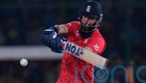 Moeen Ali hits half-century as England leave Pakistan stiff chase in second T20