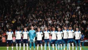 England and Australia observe silence for those killed in Israel and Gaza