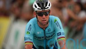 Mark Cavendish struggles in heat on brutal first stage of Tour de France