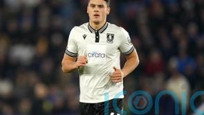 Lincoln get back to winning ways against 10-man Reading