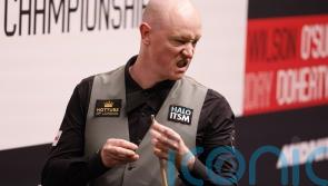 Chris Wakelin holds off Neil Robertson to reach second round for the first time