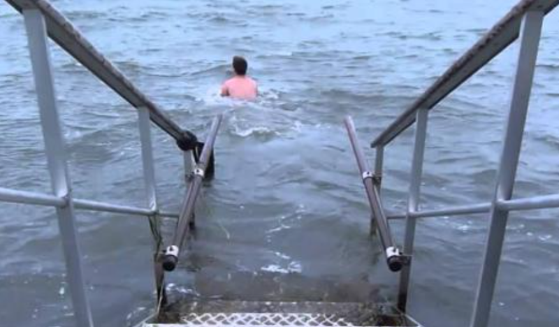 'Never ever swim alone' - Public warned to be cautious in water over Christmas