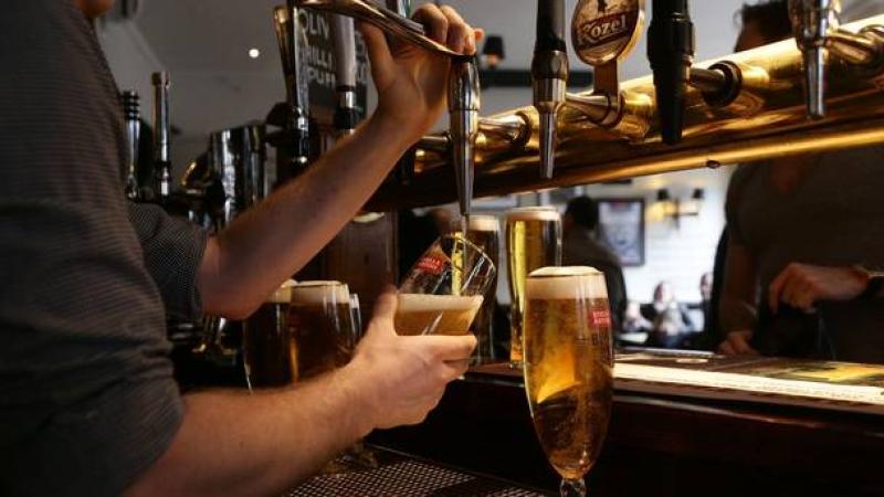 8pm closure times for pubs to remain for 'another week or two' - Taoiseach