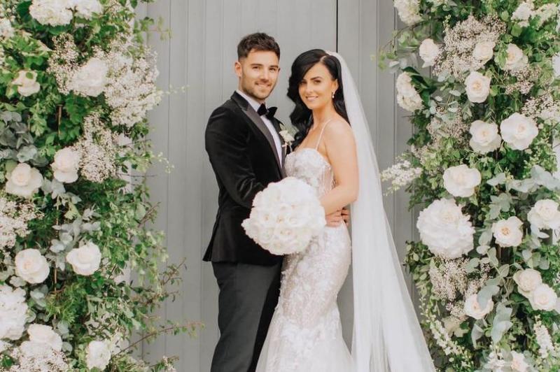 Irish country music star ties the knot in stunning wedding 