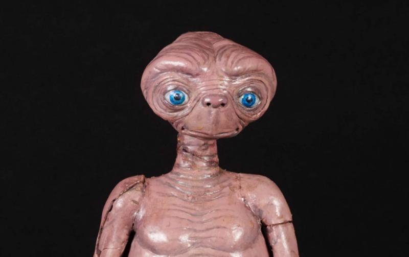 Original mechanical ET model expected to fetch huge sum at auction