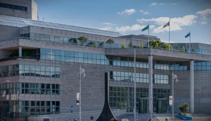 Dublin resident fumes area is &lsquo;knee-deep in rat faeces and people from Donegal'