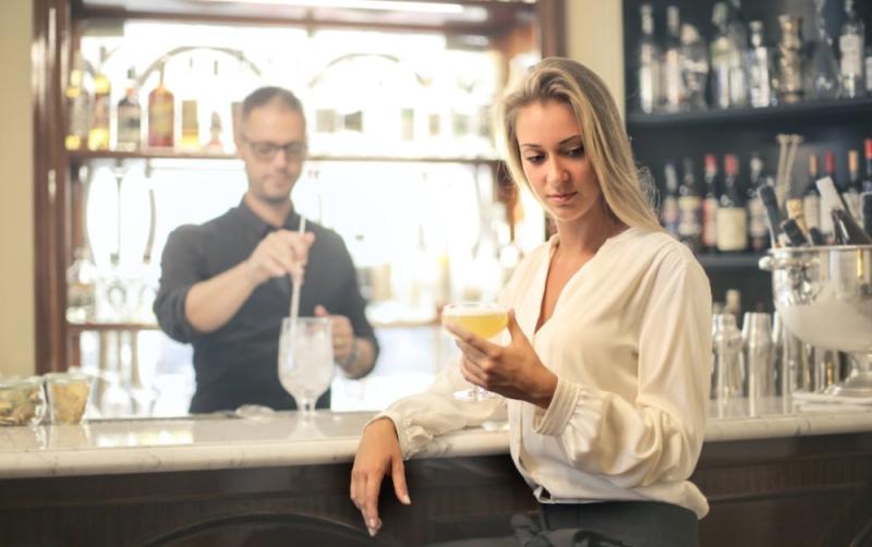 Irish woman accidentally orders &euro;2,000 cocktail she didn't even like in London hotel