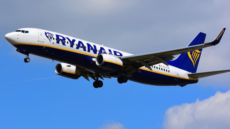 Ryanair passengers told to turn off phones during landing at Dublin Airport - here's why