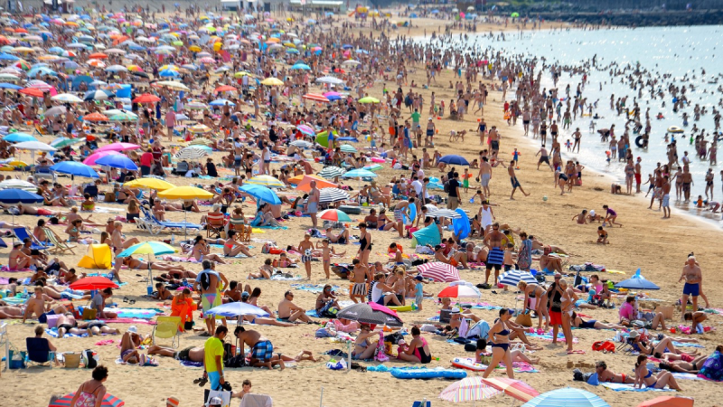 What Irish holidaymakers need to know amid Lanzarote and Tenerife tourist tensions