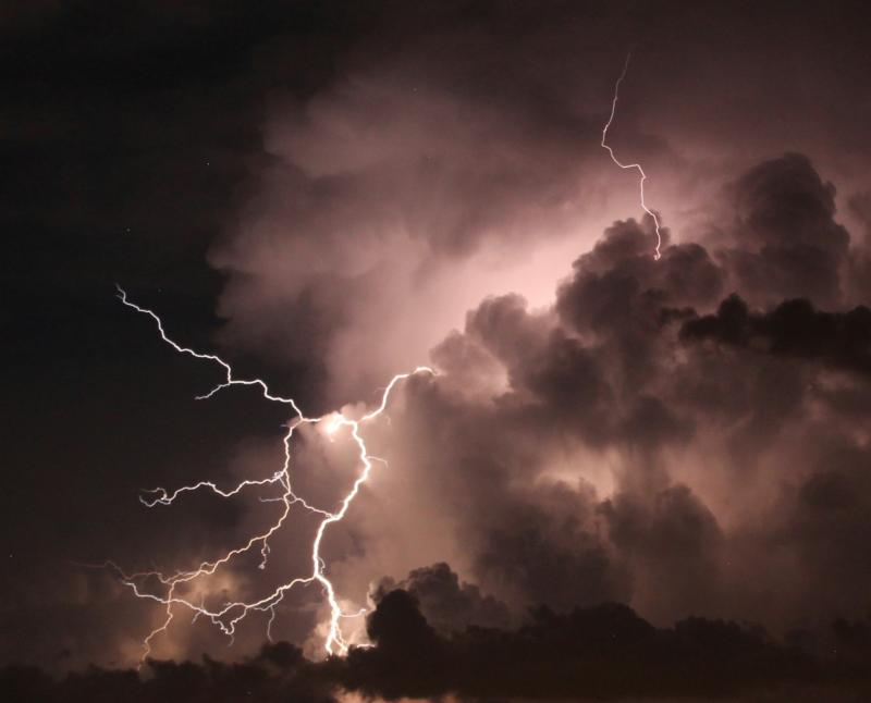 Met &Eacute;ireann issues status yellow thunderstorm warning for nine counties