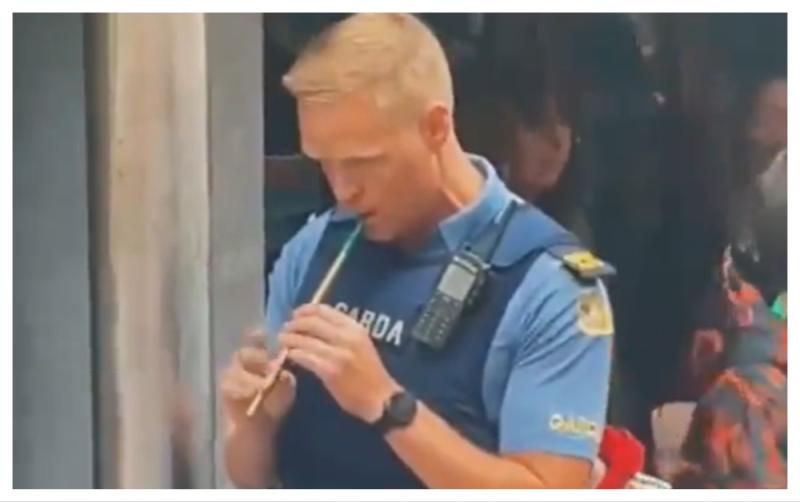 WATCH: No arrest necessary as tin-whistling Garda steals the show at Fleadh Cheoil na h&Eacute;ireann