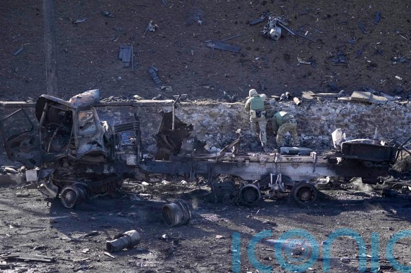 Russian troops push toward Ukraine&rsquo;s capital as Kyiv residents take cover