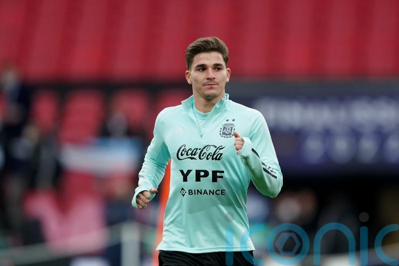 Emiliano Martinez tips Julian Alvarez to become a &lsquo;superstar&rsquo; at Manchester City