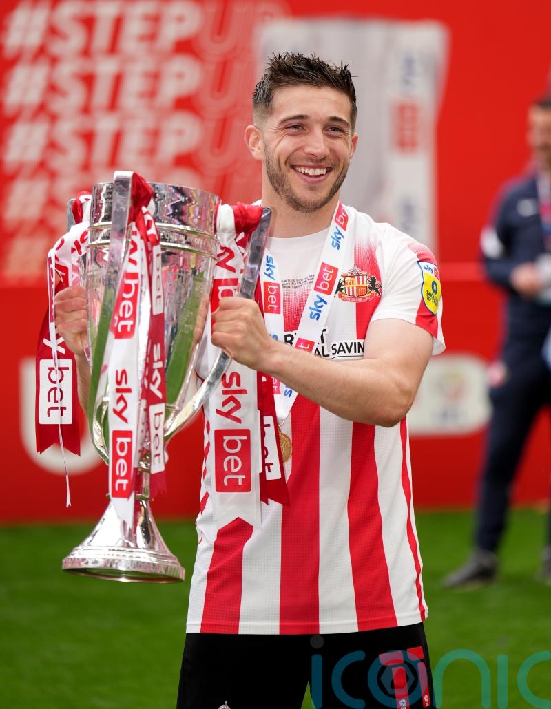 Lynden Gooch signs new Sunderland deal