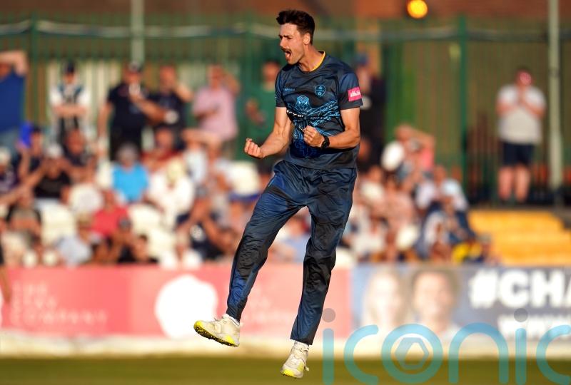 George Scrimshaw holds final-over nerves to guide Derbyshire past Lancashire