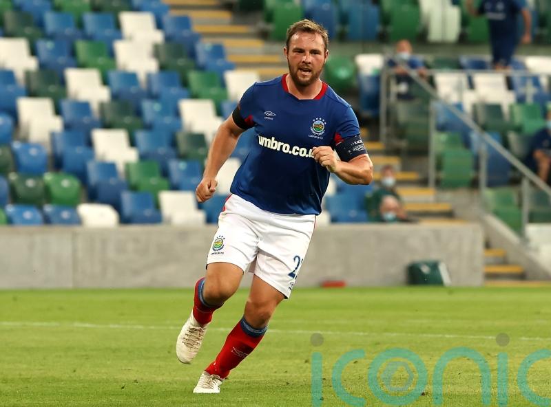 Linfield stun The New Saints with added-time double