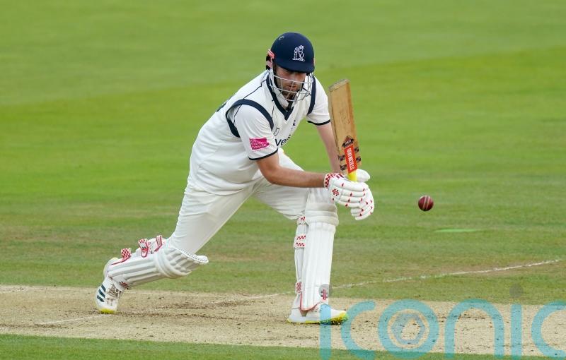Warwickshire struggle to post big scores but battle to 240 for eight at Surrey