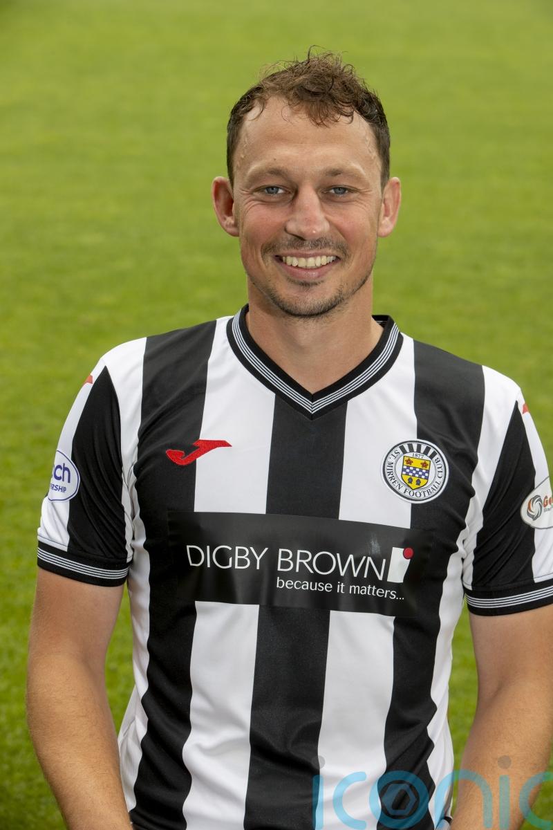 Early strike from Kristian Dennis enough for Carlisle to see off Crawley