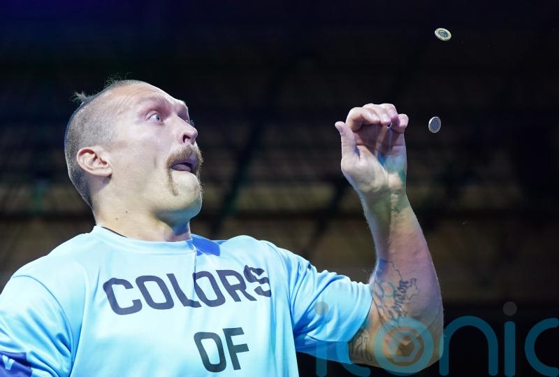 Oleksandr Usyk shows off coin tricks in workout ahead of Anthony Joshua bout