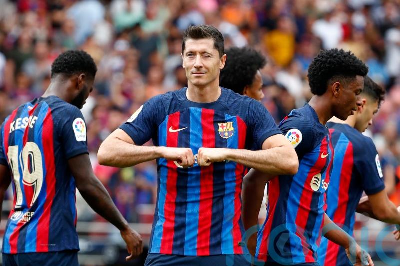 Robert Lewandowski hot streak continues as Barcelona go top of LaLiga