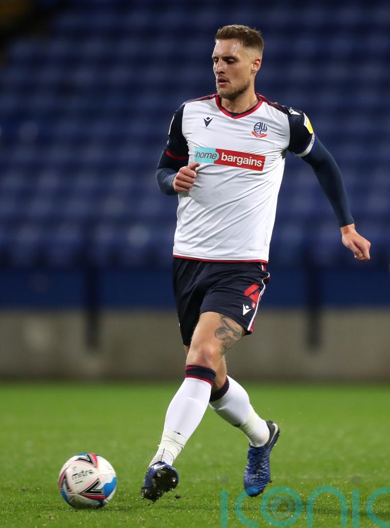 Scunthorpe move off bottom after come-from-behind win over Dorking