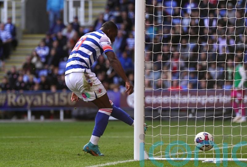 Reading hand new Huddersfield boss Mark Fotheringham defeat on debut in dugout