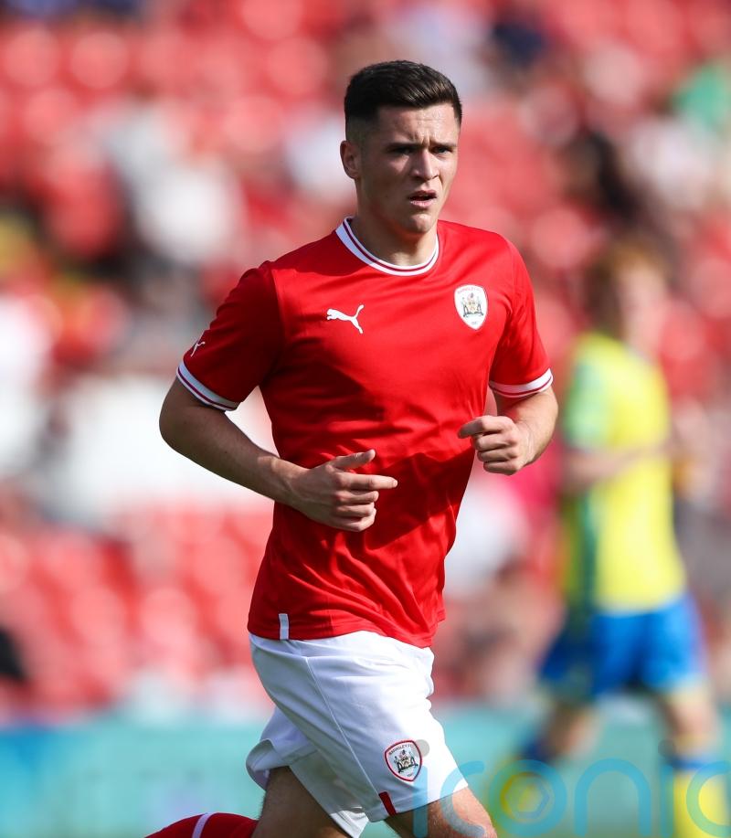 Jack Aitchison leaves it late as Barnsley snatch victory at Fleetwood