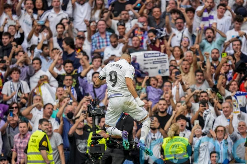 Karim Benzema ends goal drought as Real Madrid ease to El Clasico victory