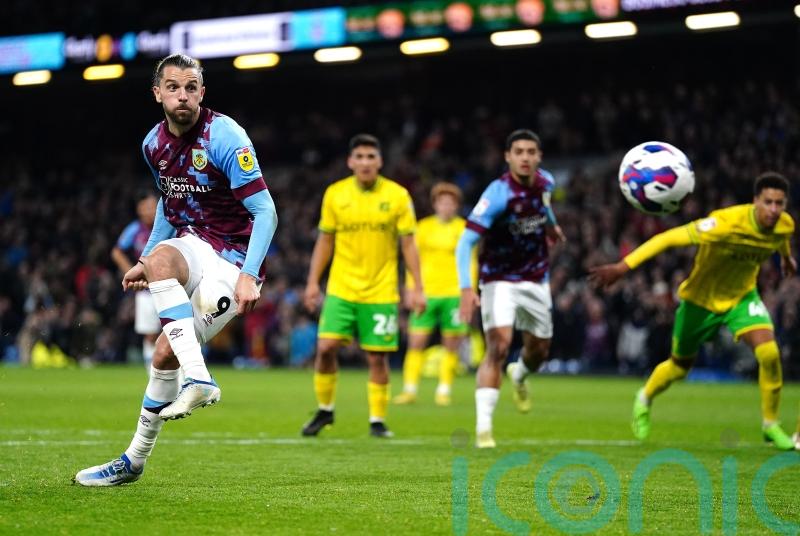 Burnley move top as Jay Rodriguez penalty downs Norwich