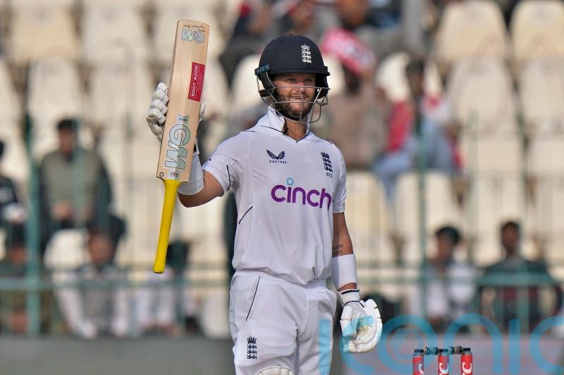 Another Ben Duckett half-century helps England turn the screw against Pakistan