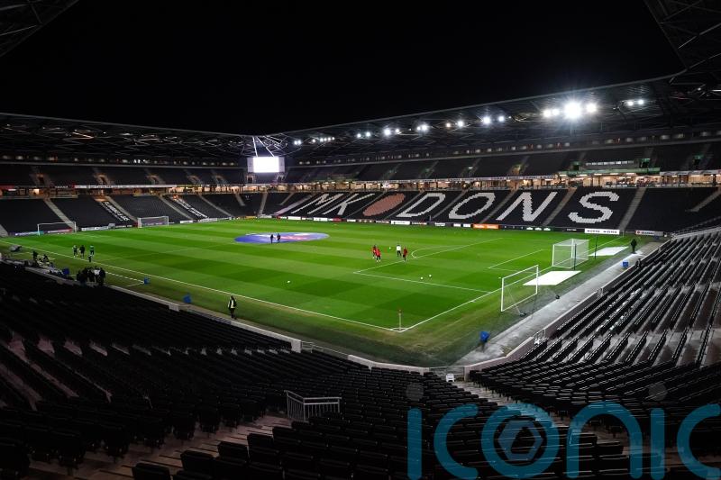 Liam Manning urges MK Dons to start fighting after home defeat to Fleetwood