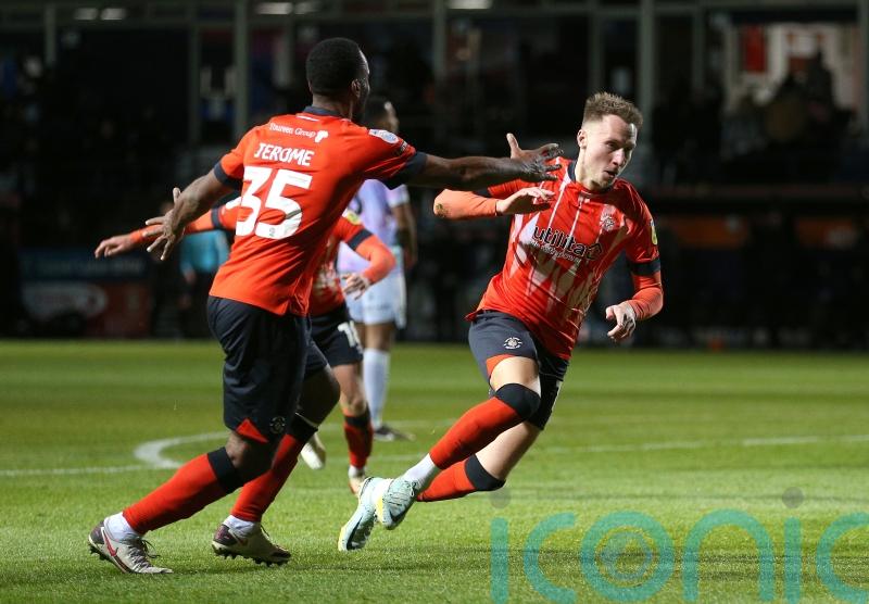 Substitute Cauley Woodrow scores late winner as 10-man Luton beat Norwich