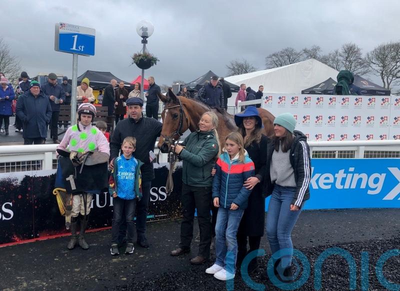 Allegorie De Vassy strikes Grade Two gold on chasing bow