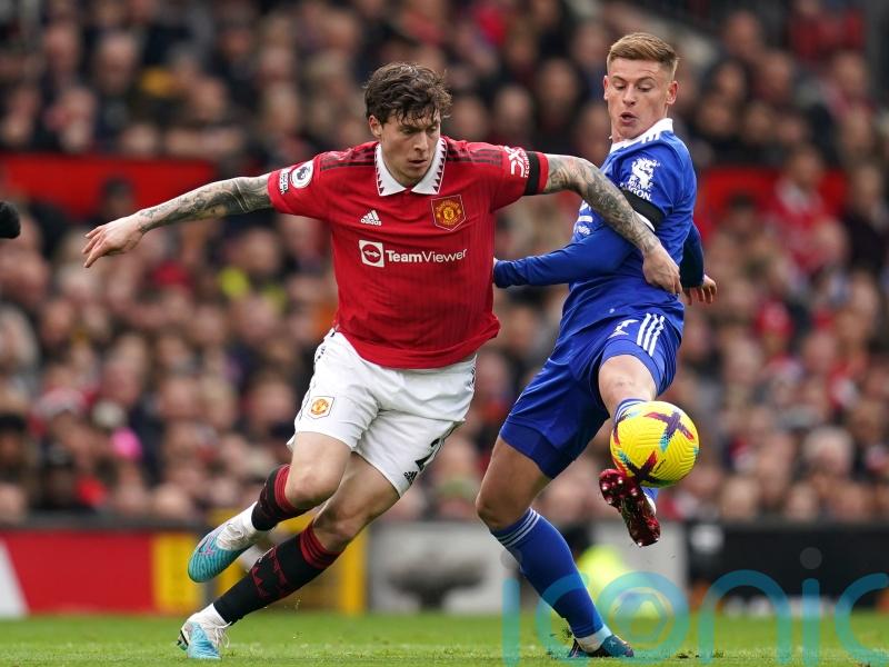 Victor Lindelof says Man Utd players cannot be distracted by potential takeover