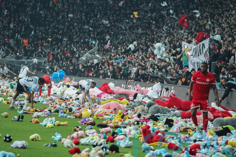 Besiktas fans throw toys onto pitch in support of those affected by earthquakes