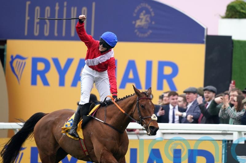 Envoi Allen flies high again in Ryanair Chase