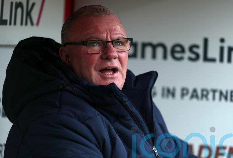 &lsquo;Defensive shambles&rsquo; costs Steve Evans&rsquo; Stevenage against Salford