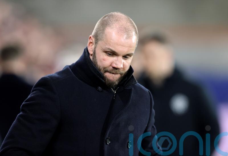 Robbie Neilson booed by fans as Hearts suffer fifth straight defeat to St Mirren