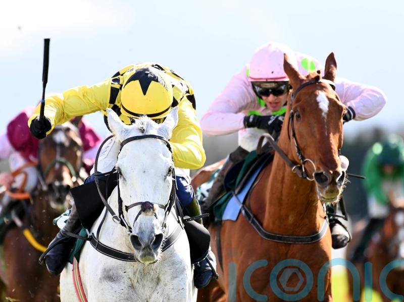 Monkfish delights in comeback second to Asterion Forlonge