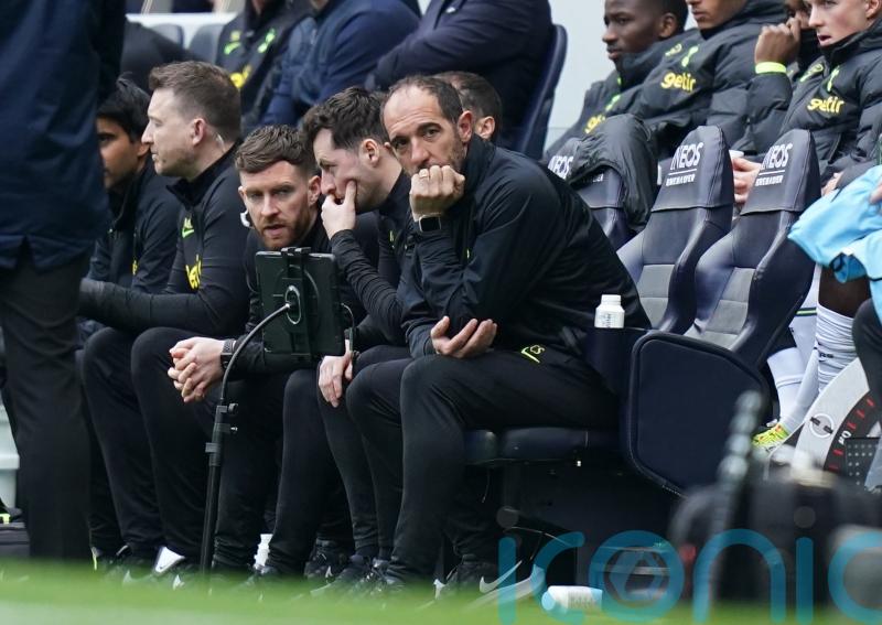 Cristian Stellini to console Davinson Sanchez after being jeered by Spurs fans