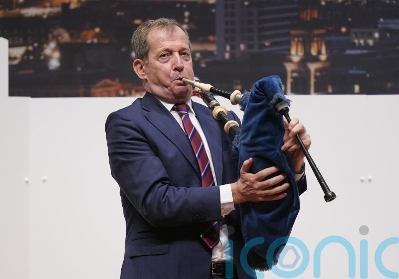 Alastair Campbell plays bagpipes lament for late Good Friday Agreement figures