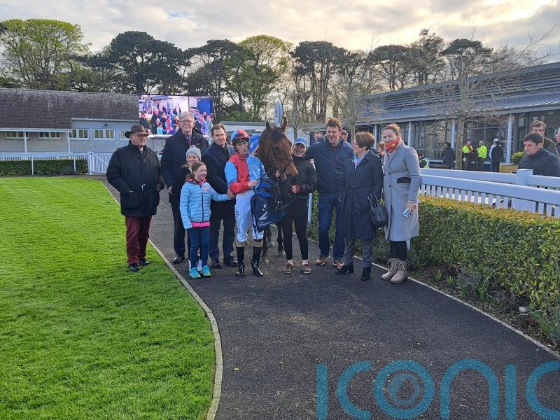 Moss Tucker surprises Tenebrism at Naas