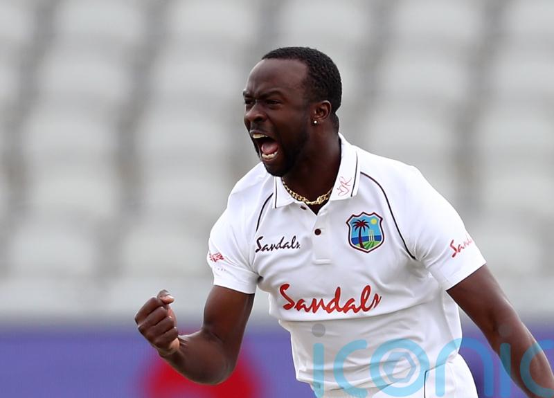 Kemar Roach stars as Surrey seize upper hand on opening day at Warwickshire