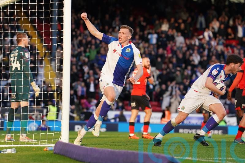 Hayden Carter nets late equaliser to keep Blackburn&rsquo;s faint play-off hopes alive