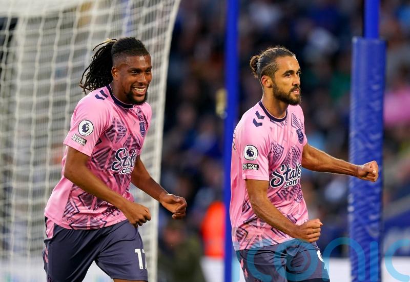 Alex Iwobi rescues point for Everton in draw at relegation rivals Leicester