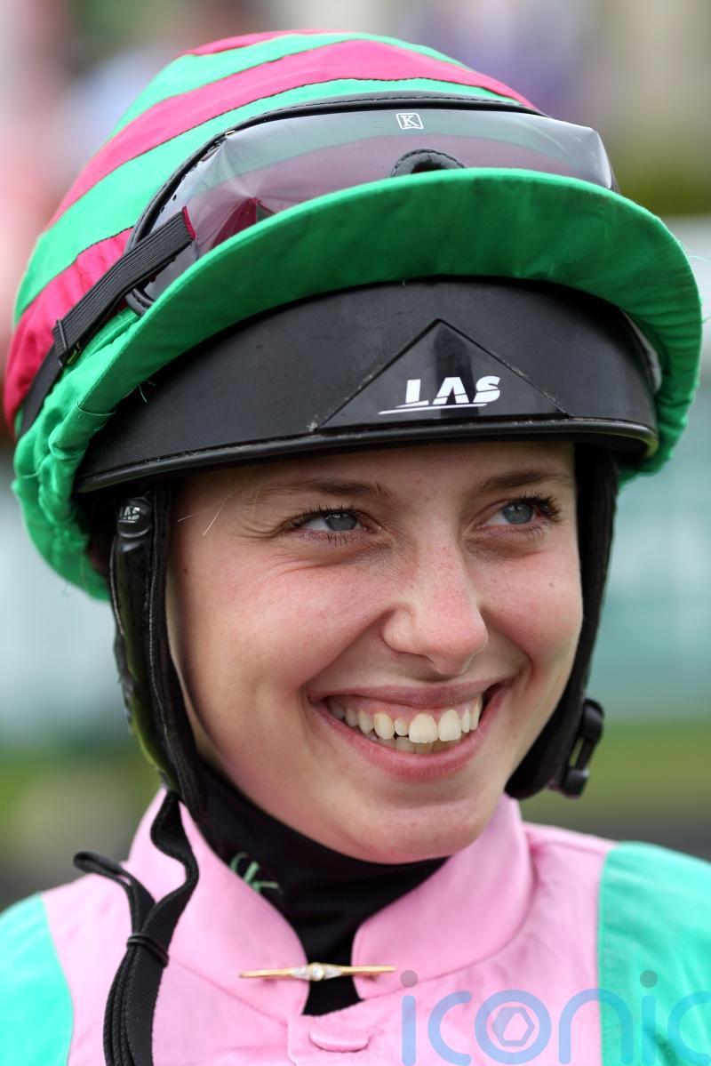 Golden Arrow pointing towards Sandown before Royal Ascot