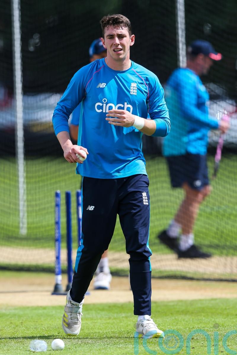 England batter Dan Lawrence to join Surrey from Essex on three-year deal