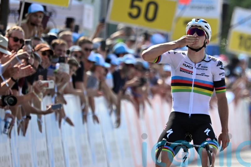 Remco Evenepoel pays tribute to Gino Mader during Tour de Suisse stage win